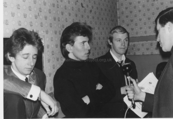 18A The Hollies (Off stage The Essoldo Huddersfield)