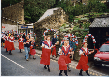 47 Green Ginger Garland (from Hull at Holmfirth)