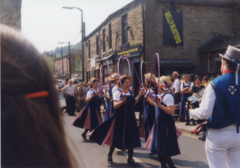 34 Hexemshire Lassies (At Holmfirth)