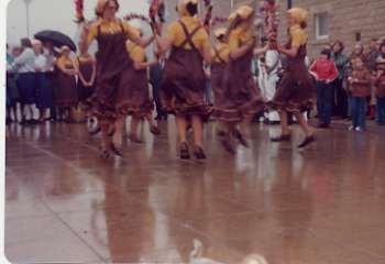 21 Yorkshire Chandelier dance side