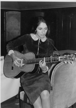 01 Joan Baez